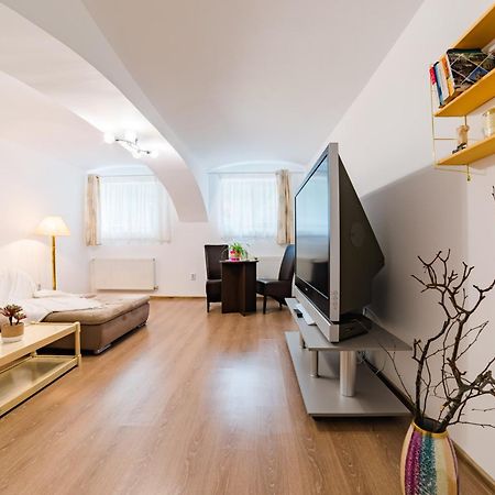 Sabin Apartments Private Parking Brasov Exterior photo